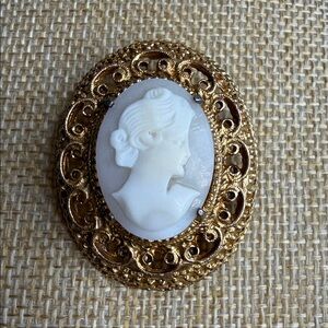 Vintage Florenza Schell Cameo Brooch